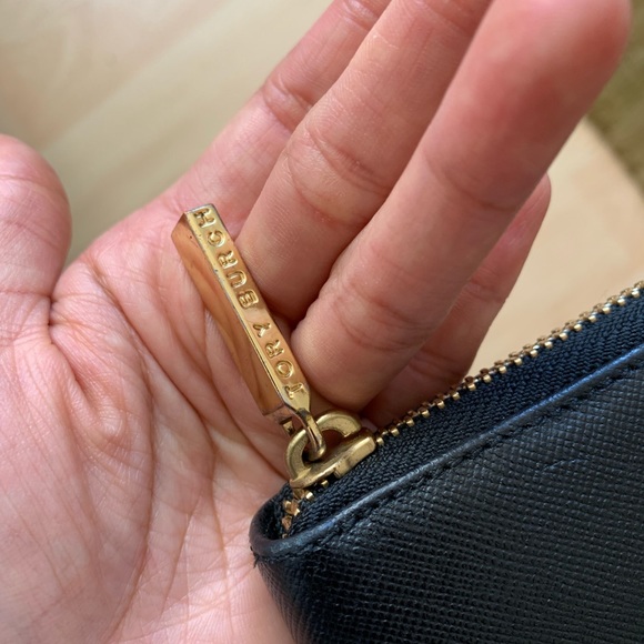 Tory Burch Robinson Continental Zip Wallet - Picture 4 of 4